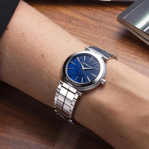 Montre Herbelin Newport Slim 32 mm Quartz Cadran Nacre Bleue Bracelet Acier