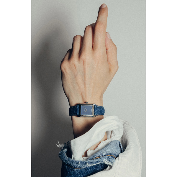 Montre Frederique Constant Classics Carrée Ladies Denim Edition 30 x 21 mm Quartz Cadran Bleu Bracelet Jean