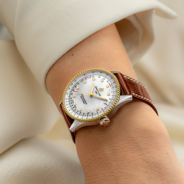 Montre Breitling Navitimer Automatic 36 Acier et Or Jaune Cadran Nacre Bracelet Alligator