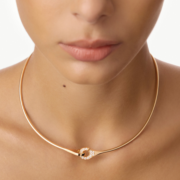 Collier Torque Dinh Van Menottes Sculptées Demi-Pavé Or Jaune Diamants