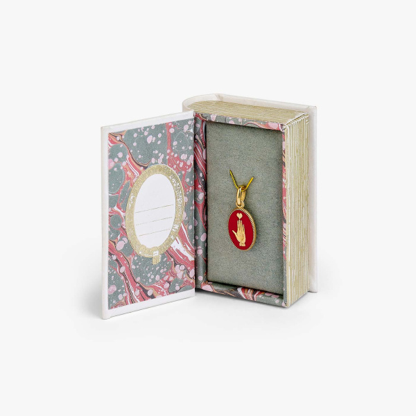 Médaille Arthus Bertrand Cœur sur la Main rouge or jaune 13 mm