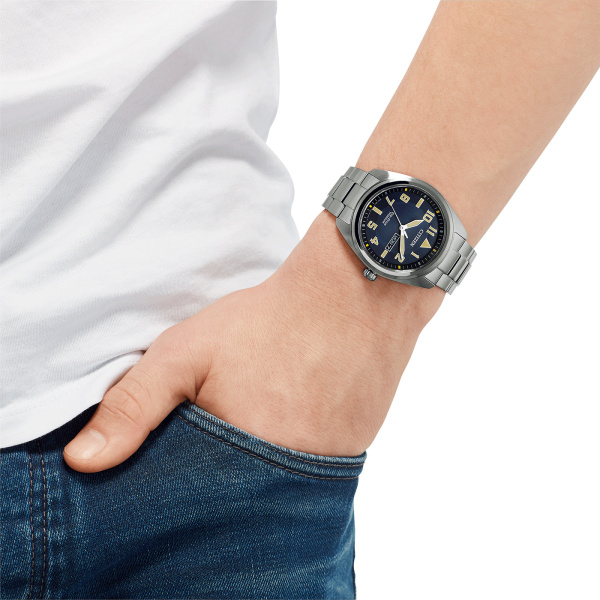 Montre Citizen Super Titanium 42 mm Eco-Drive Jour Date Cadran Bleu