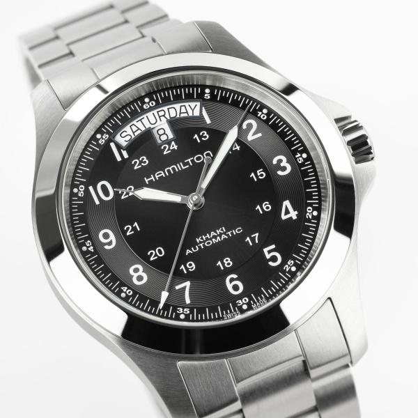 Montre Hamilton Khaki Field King Day-Date 40 mm Cadran Noir 24 Heures Bracelet Acier