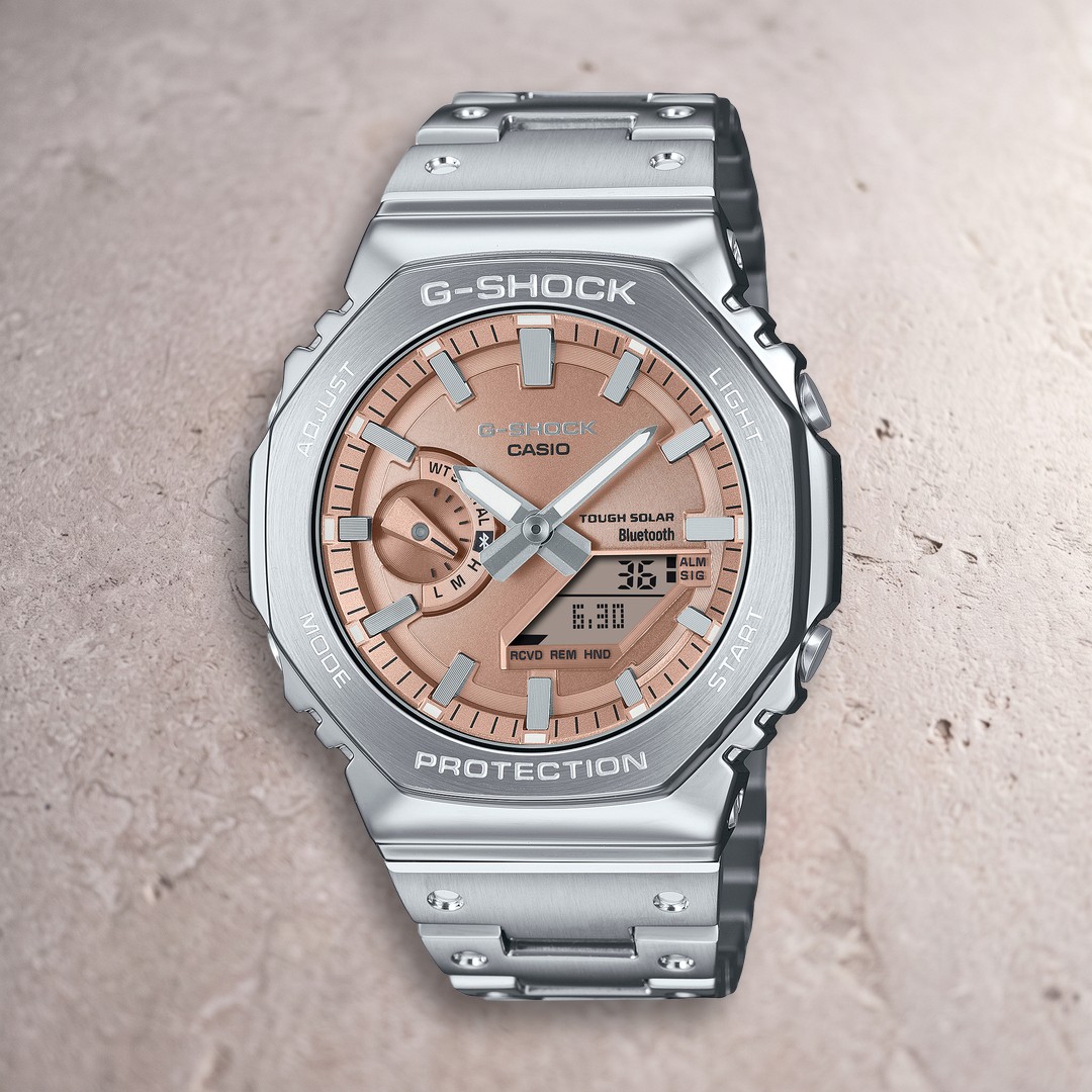 Casio G-Shock GM-B2100AD tout acier, lunette octogonale marquée PROTECTION et cadran rosé, vue d'illustration