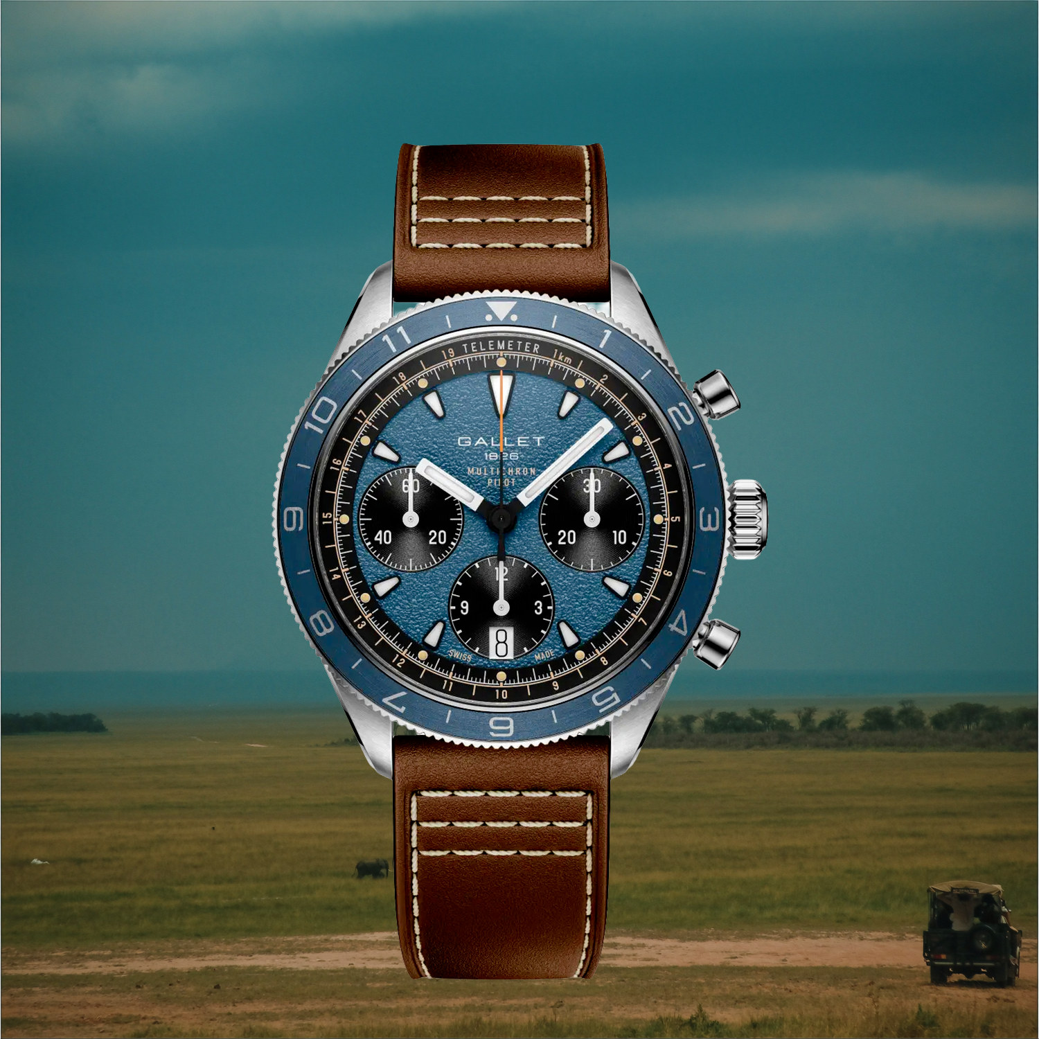 Montre Gallet Multichron Pilot 42 mm sur cuir brun, devant un troupeau d'éléphants et un photographe en véhicule de safari