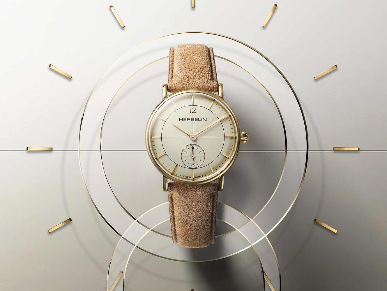 Montre Herbelin Inspiration femme, cadran champagne à petite seconde, boîtier doré et bracelet suédé camel
