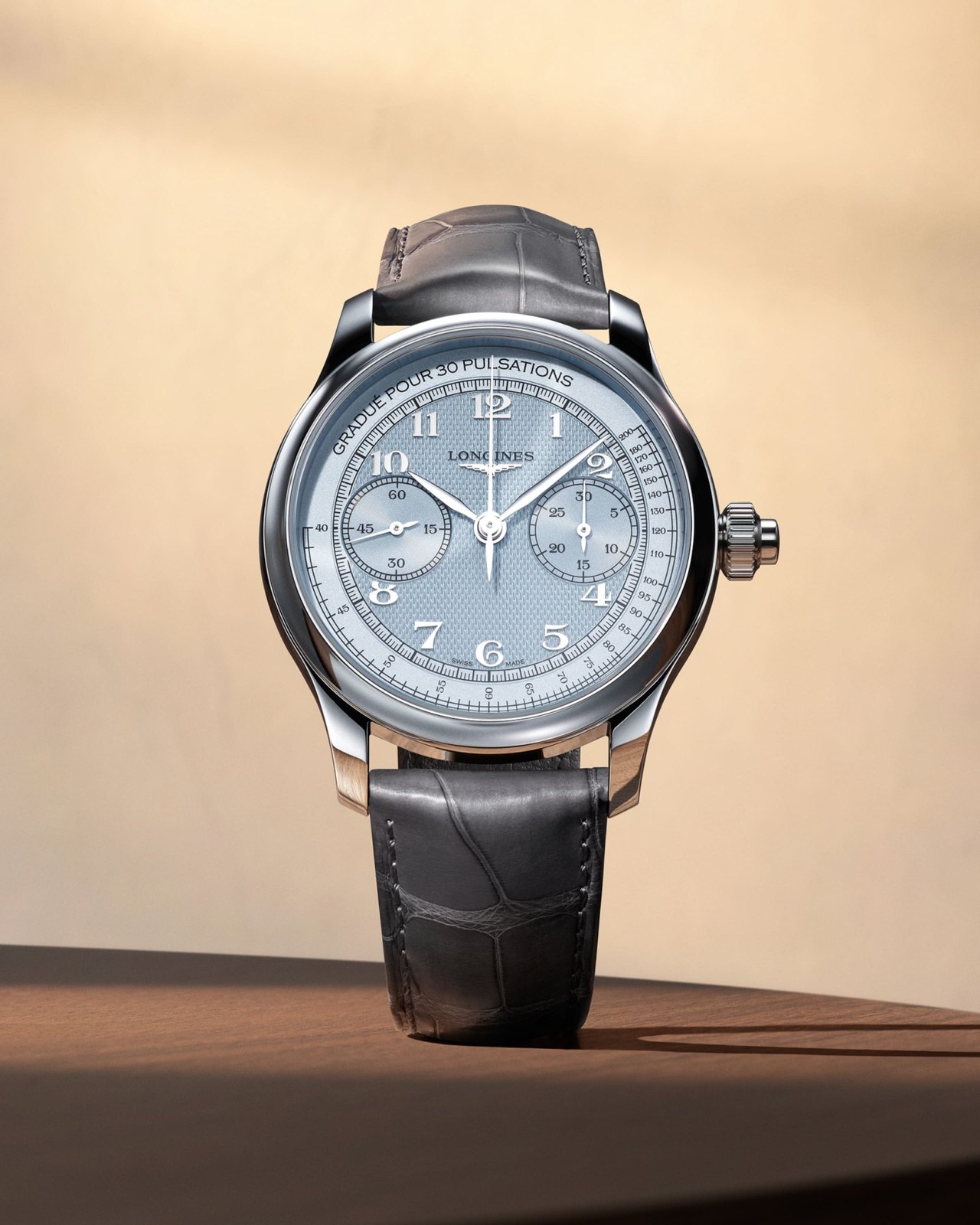 Cadran bleu givré grain d'orge de la Longines Master Chrono Monopusher 41 mm et son échelle pulsométrique