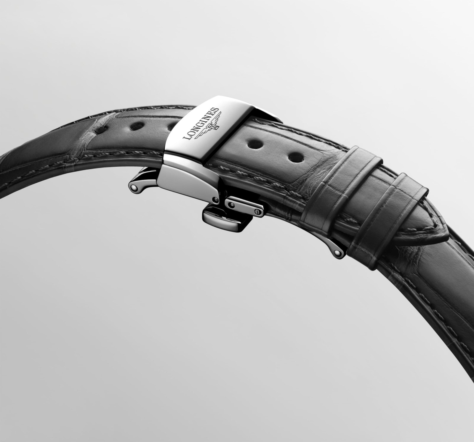 Boucle déployante à poussoirs et système de micro-ajustement du bracelet alligator Longines Master Chrono Monopusher