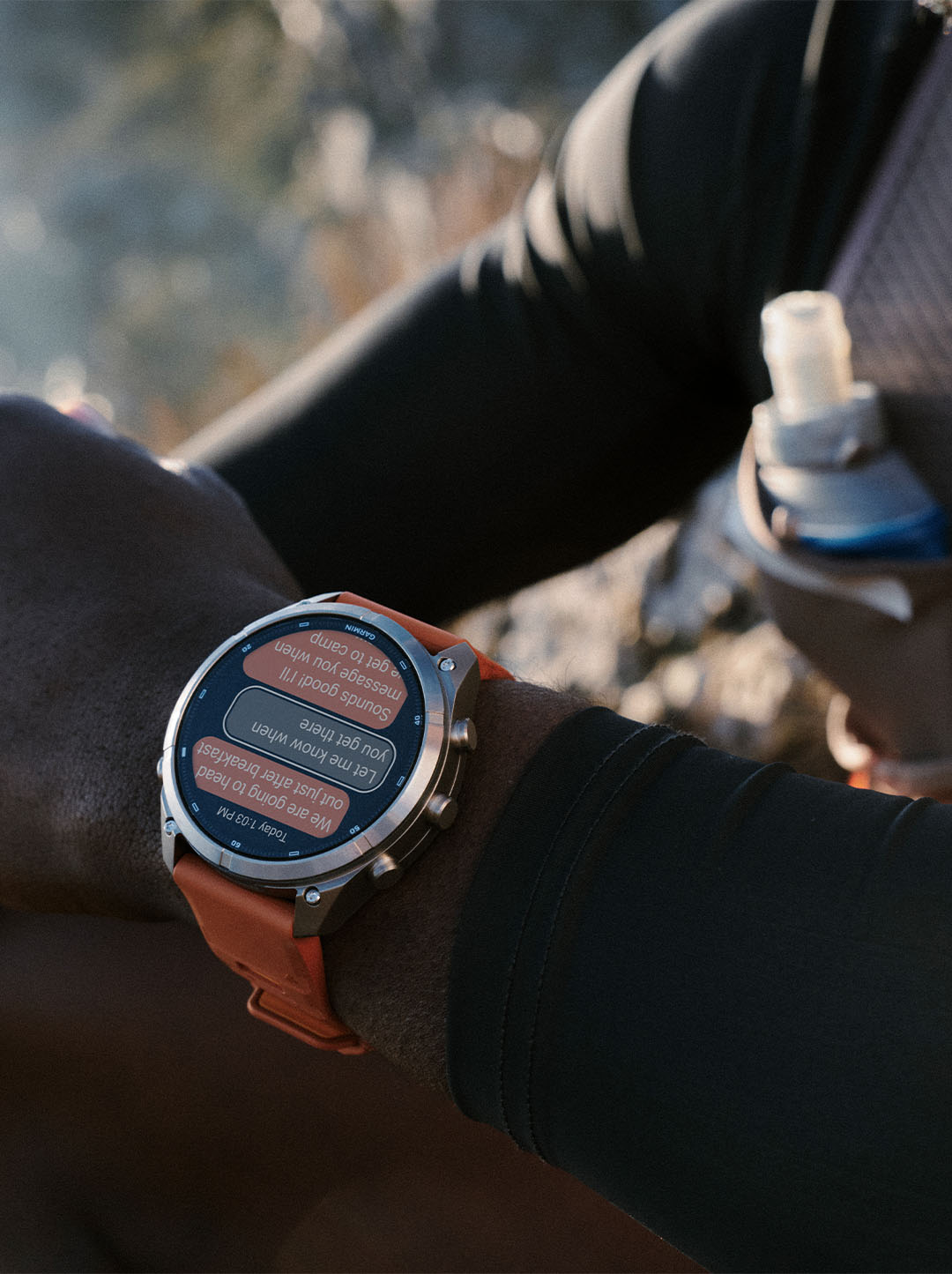 Fil de notifications affiché sur une montre Garmin Fenix 9 au poignet