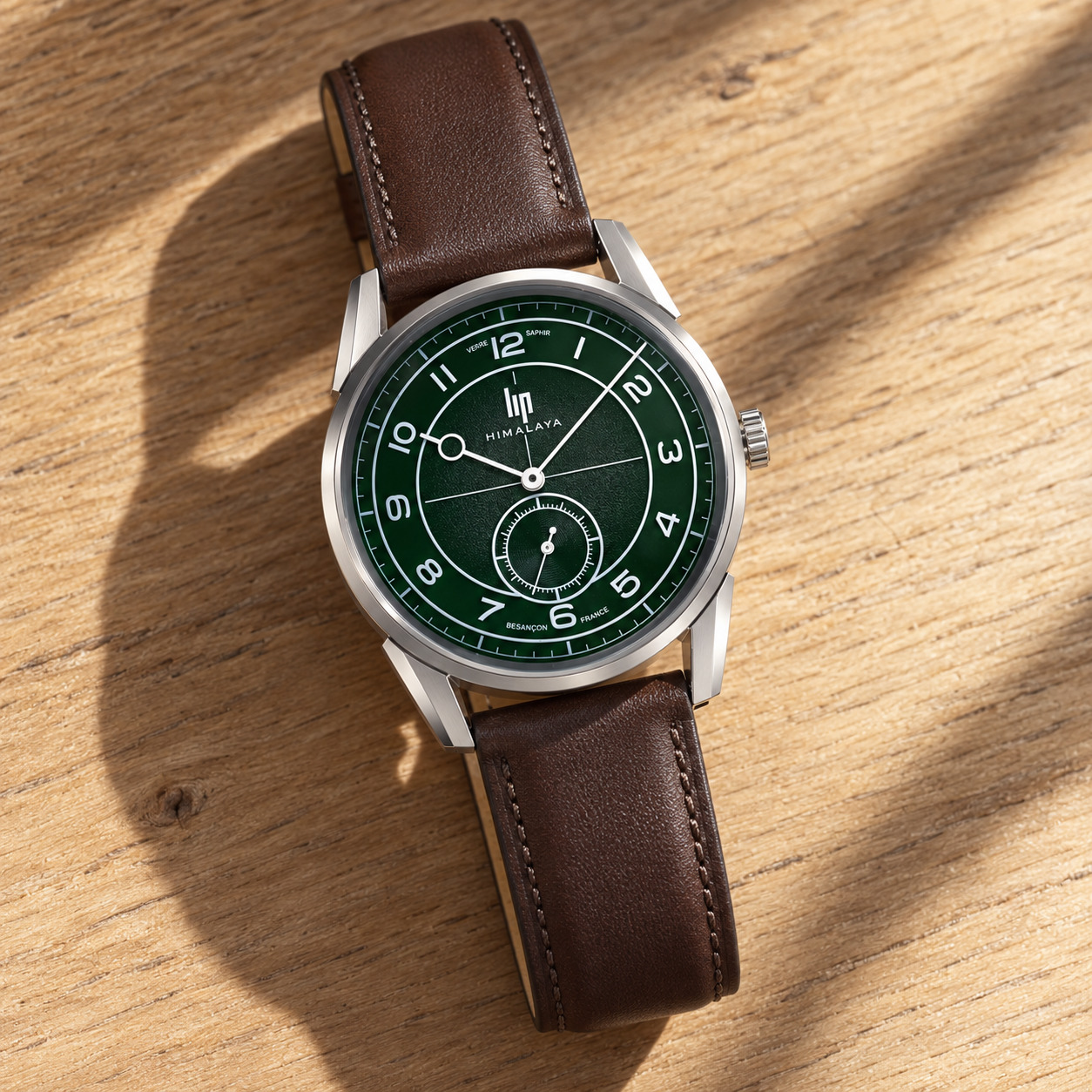 Montre Lip Himalaya Classique 40 mm à cadran vert foncé et petite seconde, bracelet cuir marron