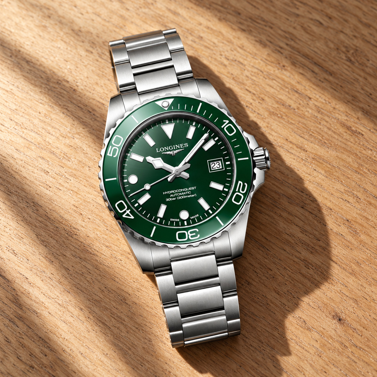 Montre Longines HydroConquest 39 mm à cadran vert laqué et lunette céramique verte, bracelet acier