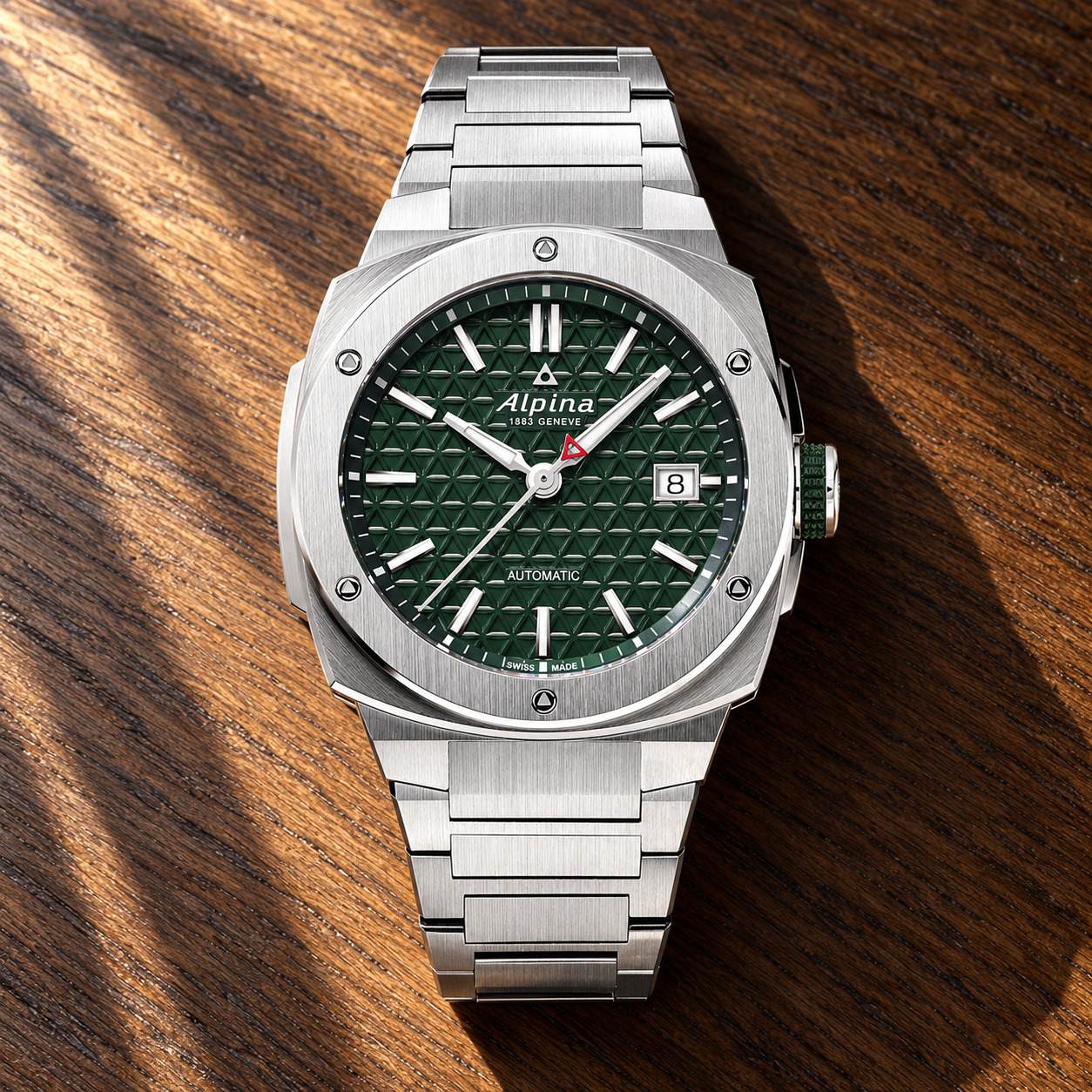 Montre Alpina Alpiner Extreme Automatic 39 mm à cadran vert sapin à motif de triangles, bracelet acier