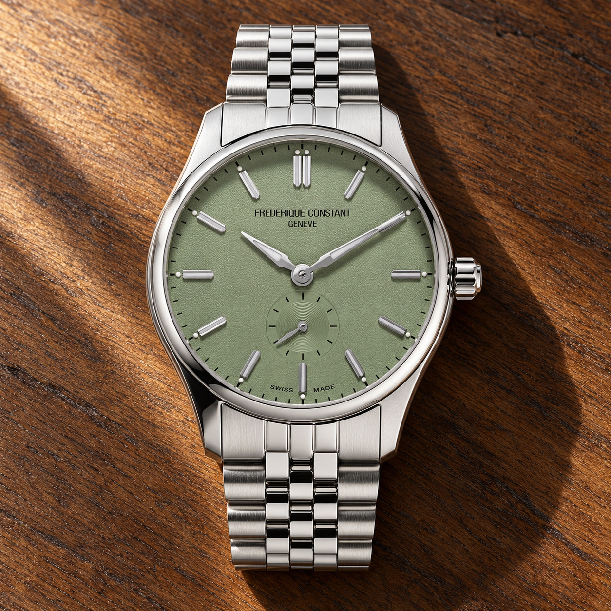 Montre Frederique Constant Classics Index Small Seconds de 39 mm à cadran vert sauge et petite seconde, bracelet acier