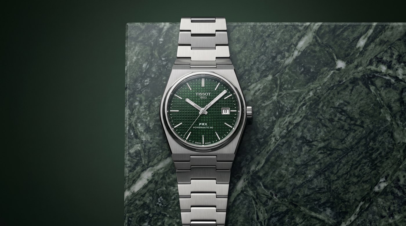 Tissot PRX Powermatic 80 40 mm cadran vert sur marbre vert, vue d'illustration