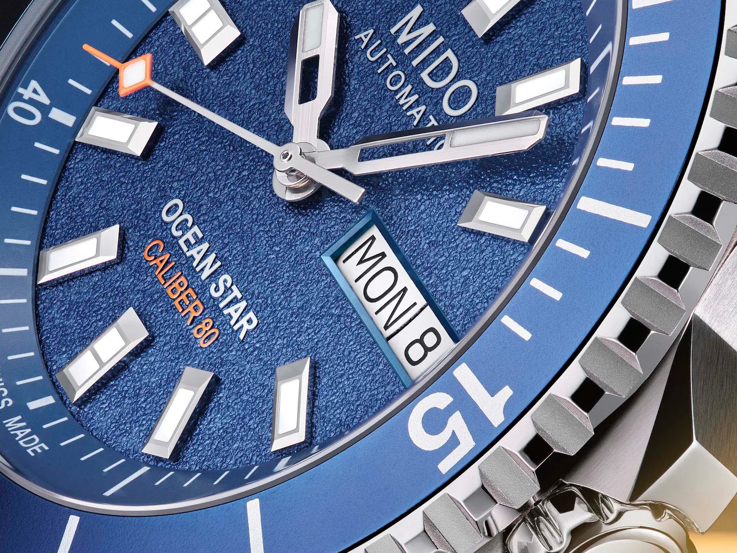 Mido Ocean Star 200 zoom cadran bleu index Super-LumiNova aiguille orange 41 mm