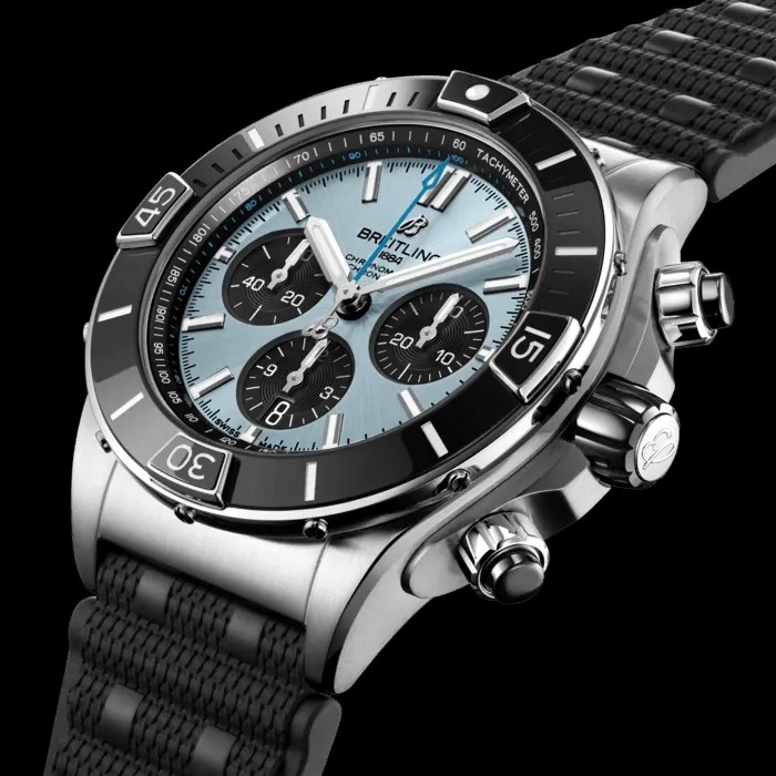 Montre Breitling Super Chronomat B01 44 Bracelet Caoutchouc Cadran Bleu Glacier